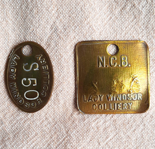 Pair vintage lady - of, windsor